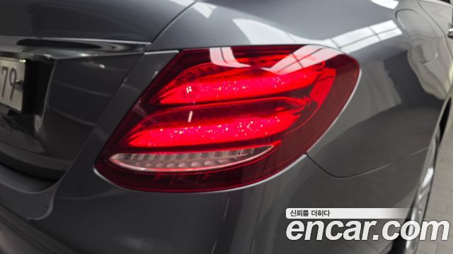 Mercedes-Benz E-Class (W213) E220d Avantgarde 2017 — фото 23