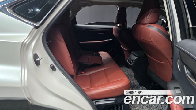Lexus NX300h Supreme 2017 — фото 12