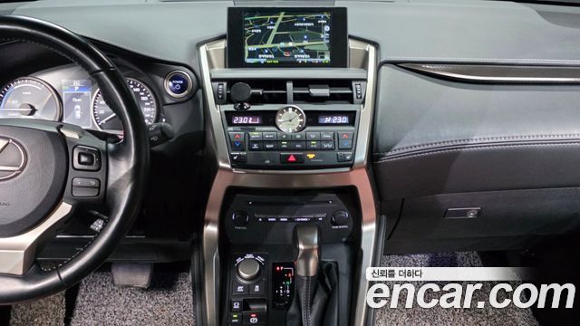 Lexus NX300h Supreme 2017 — фото 14