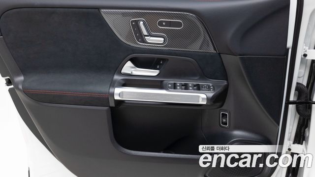 Mercedes-Benz GLB-Class (X247) AMG GLB35 4MATIC 2026 — фото 16