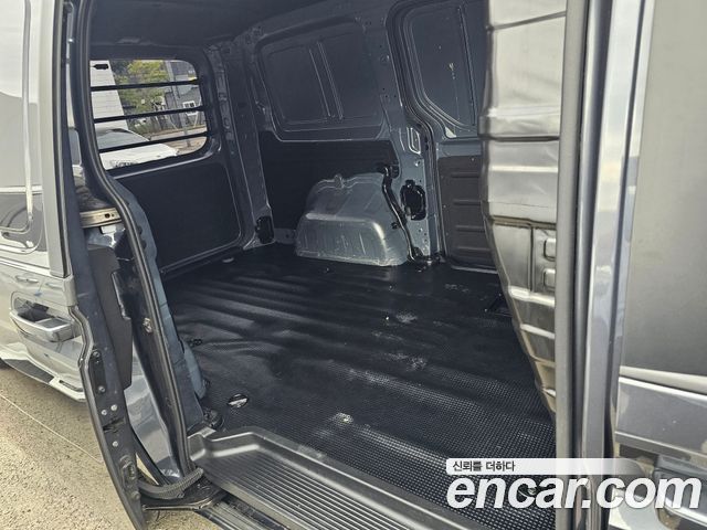 Hyundai Staria Cargo 3-Seater Smart 2022 — фото 4