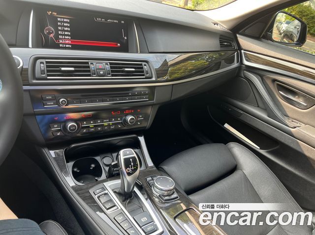 BMW 5 Series (F10) 528i xDrive Luxury Plus 2015 — фото 10