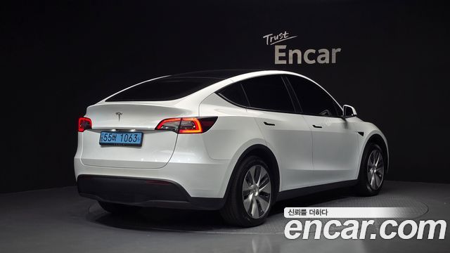 Tesla Model Y RWD 2024 — фото 2