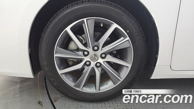 Lexus ES300h Supreme XV60 2018 — фото 5