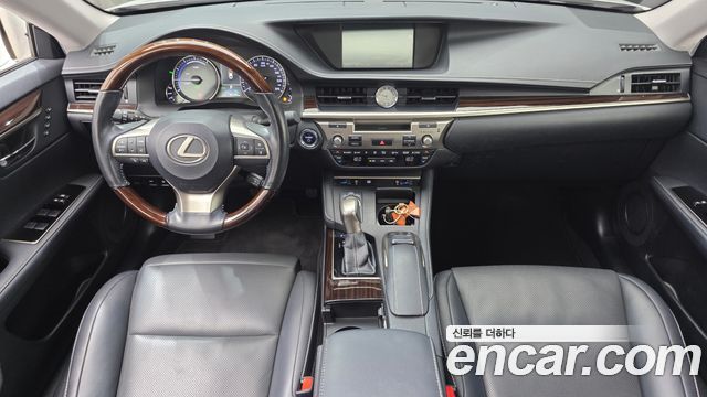Lexus ES300h Supreme XV60 2018 — фото 7