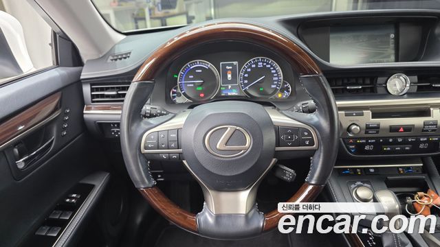 Lexus ES300h Supreme XV60 2018 — фото 13