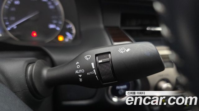 Lexus ES300h Supreme XV60 2018 — фото 18