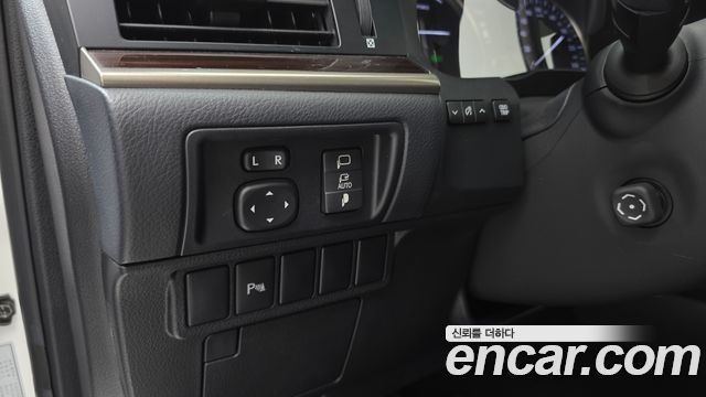 Lexus ES300h Supreme XV60 2018 — фото 19