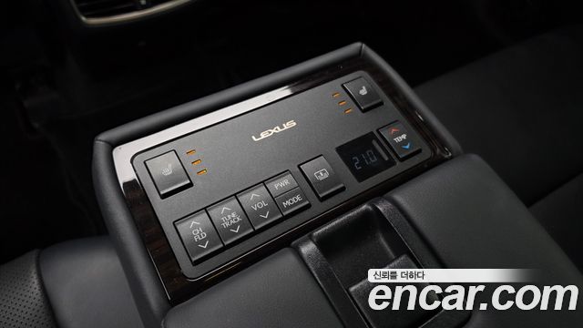 Lexus ES300h Supreme XV60 2018 — фото 20