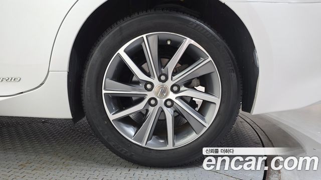 Lexus ES300h Supreme XV60 2018 — фото 21