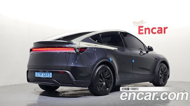 Tesla Model Y RWD 2025 — фото 2