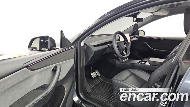 Tesla Model Y RWD 2025 — фото 10
