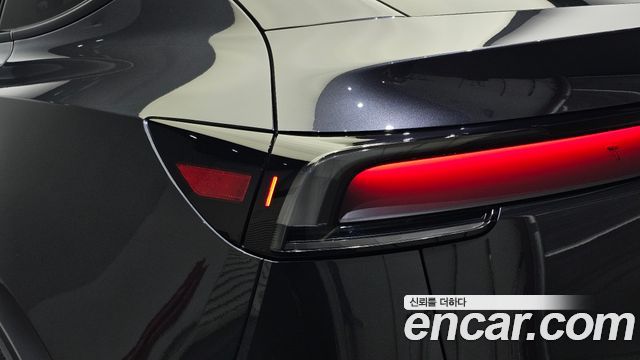 Tesla Model Y RWD 2025 — фото 23