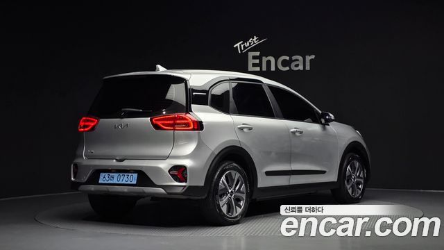 Kia Niro Plus Air 2023 — фото 2