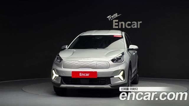 Kia Niro Plus Air 2023 — фото 3