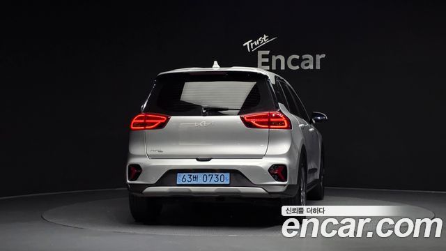 Kia Niro Plus Air 2023 — фото 4
