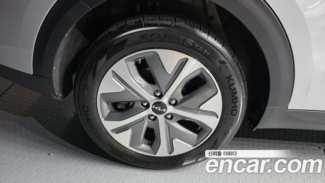 Kia Niro Plus Air 2023 — фото 5