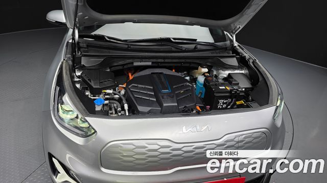 Kia Niro Plus Air 2023 — фото 6