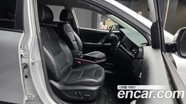 Kia Niro Plus Air 2023 — фото 11
