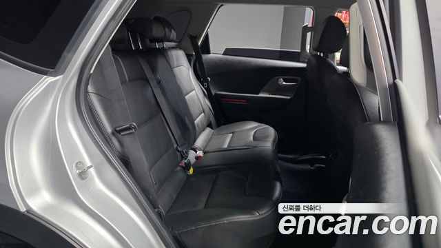 Kia Niro Plus Air 2023 — фото 12