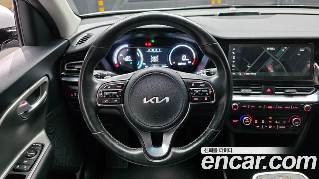 Kia Niro Plus Air 2023 — фото 13