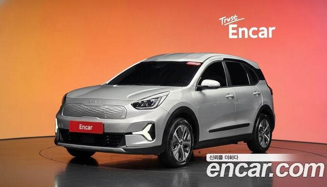 Kia Niro Plus Air 2023 — фото 1