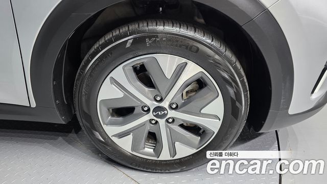 Kia Niro Plus Air 2023 — фото 21