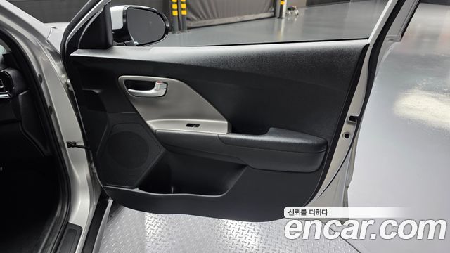 Kia Niro Plus Air 2023 — фото 25