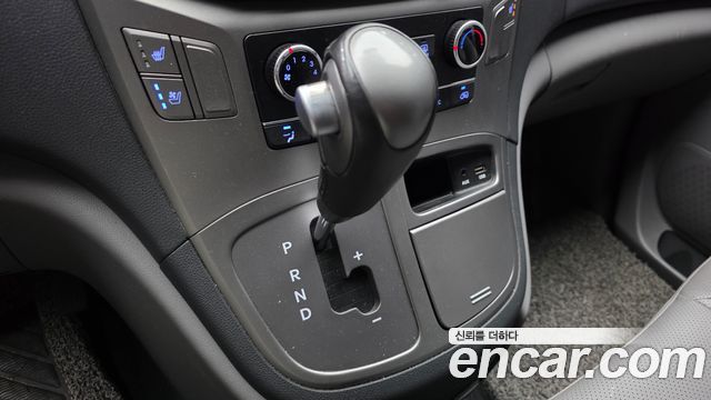 Hyundai Grand Starex Van 3-Seater Smart 2021 — фото 9