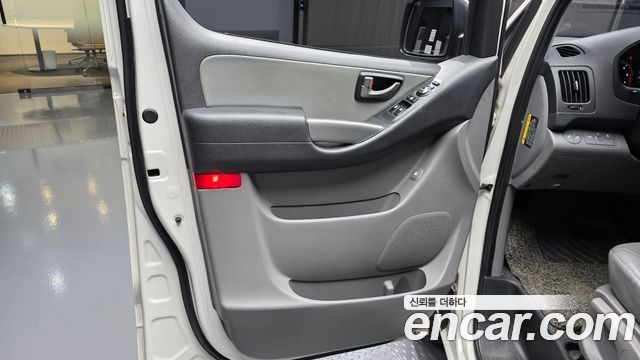 Hyundai Grand Starex Van 3-Seater Smart 2021 — фото 30