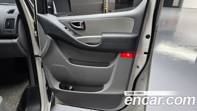 Hyundai Grand Starex Van 3-Seater Smart 2021 — фото 31