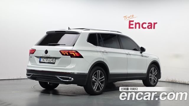 Volkswagen Tiguan Allspace 2.0 TSI Prestige 2023 — фото 2