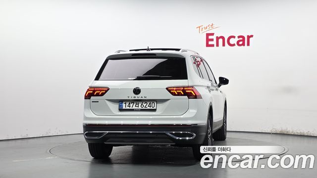 Volkswagen Tiguan Allspace 2.0 TSI Prestige 2023 — фото 4