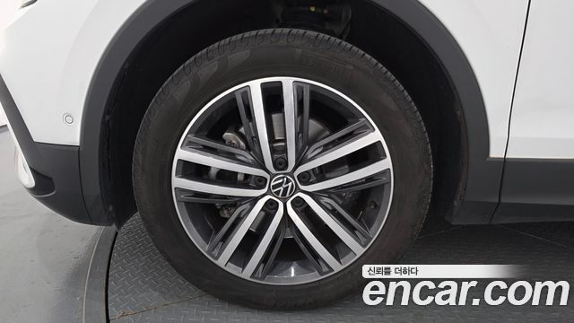 Volkswagen Tiguan Allspace 2.0 TSI Prestige 2023 — фото 5