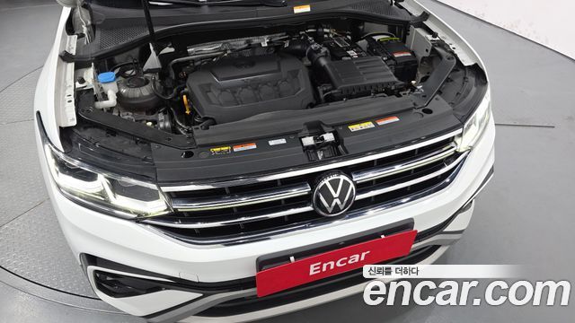 Volkswagen Tiguan Allspace 2.0 TSI Prestige 2023 — фото 6