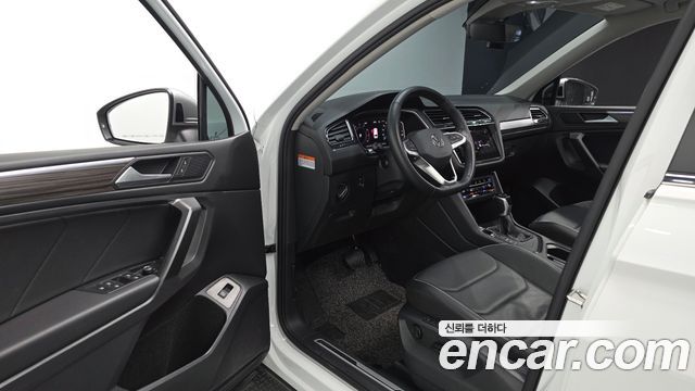 Volkswagen Tiguan Allspace 2.0 TSI Prestige 2023 — фото 10