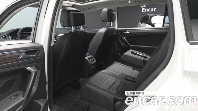 Volkswagen Tiguan Allspace 2.0 TSI Prestige 2023 — фото 11