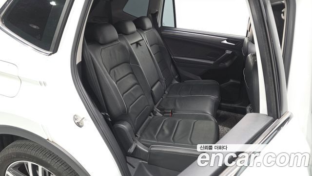 Volkswagen Tiguan Allspace 2.0 TSI Prestige 2023 — фото 12