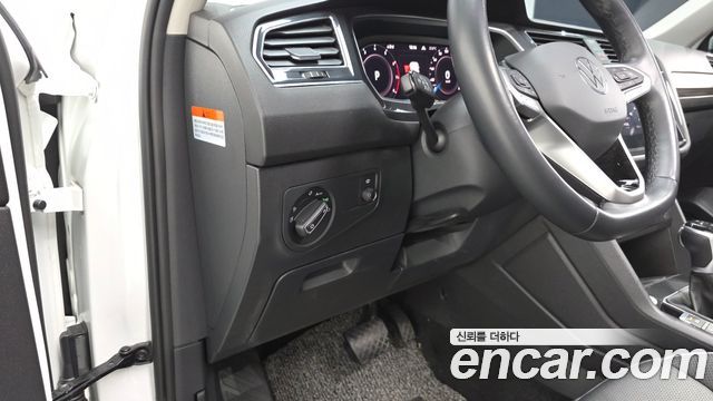 Volkswagen Tiguan Allspace 2.0 TSI Prestige 2023 — фото 13
