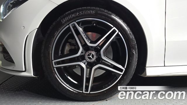 Mercedes-Benz CLA-Class (C118) CLA250 4MATIC 2023 — фото 5