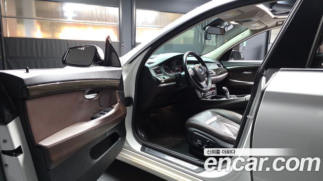 BMW 5 Series GT (F07) GT xDrive 2015 — фото 10
