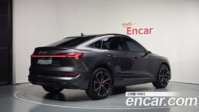Audi e-tron 55 Quattro Sportback 2022 — фото 2