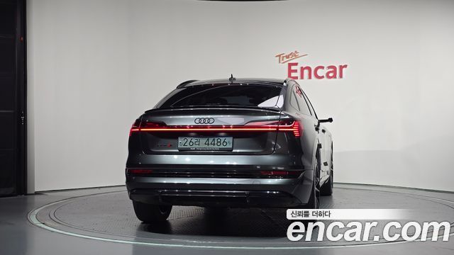 Audi e-tron 55 Quattro Sportback 2022 — фото 4