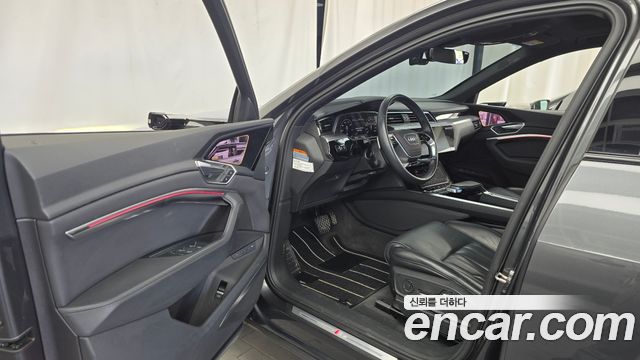 Audi e-tron 55 Quattro Sportback 2022 — фото 10