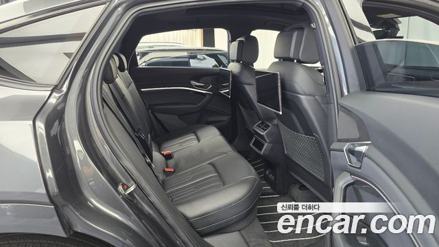 Audi e-tron 55 Quattro Sportback 2022 — фото 12