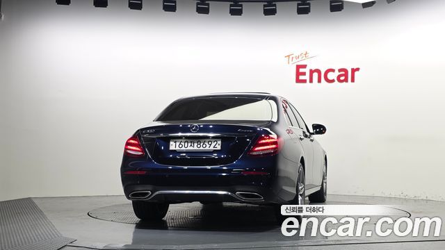Mercedes-Benz E-Class (W213) E300 4MATIC AMG Line 2020 — фото 4