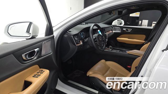 Volvo V60 Cross Country (II) B5 Pro AWD 2022 — фото 10