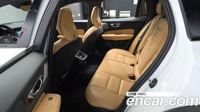 Volvo V60 Cross Country (II) B5 Pro AWD 2022 — фото 11
