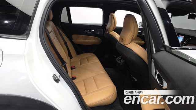 Volvo V60 Cross Country (II) B5 Pro AWD 2022 — фото 12