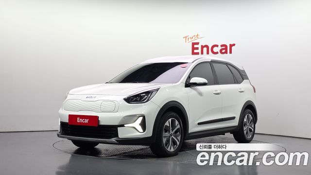 Kia Niro Plus Air 2023 — фото 1